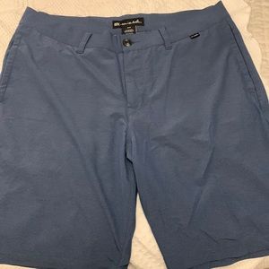 Nwot mens Travis Mathew shorts in navy, size 34.